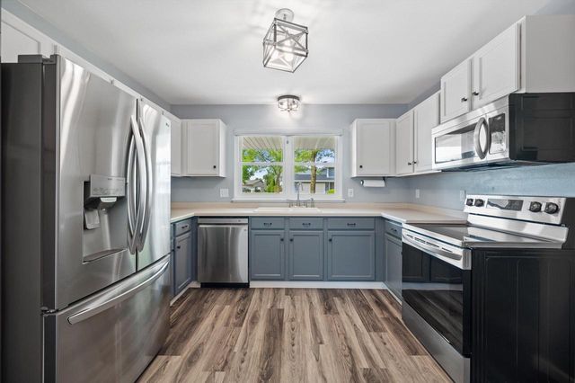 1331 E Maass DRIVE, Oak Creek, WI 53154