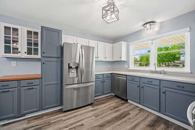 1331 E Maass DRIVE, Oak Creek, WI 53154