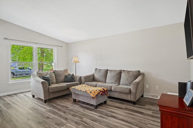1331 E Maass DRIVE, Oak Creek, WI 53154