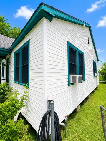 3106 Huisache St, Corpus Christi, TX 78408