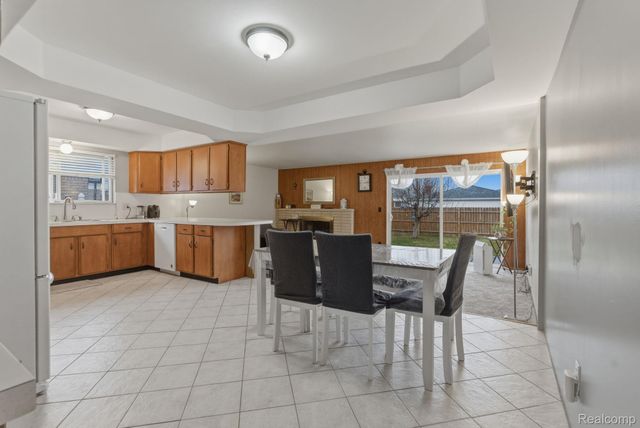 14135 Ivanhoe Drive, Warren, MI 48088