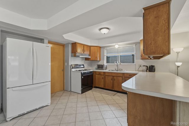 14135 Ivanhoe Drive, Warren, MI 48088