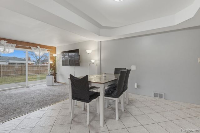 14135 Ivanhoe Drive, Warren, MI 48088