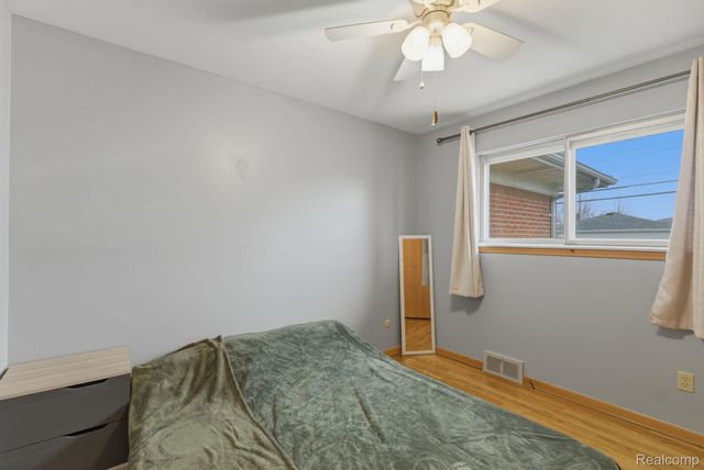 14135 Ivanhoe Drive, Warren, MI 48088