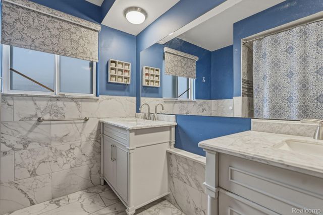 14135 Ivanhoe Drive, Warren, MI 48088