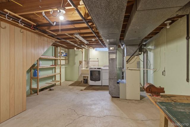 14135 Ivanhoe Drive, Warren, MI 48088