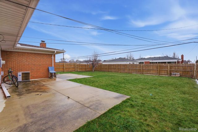 14135 Ivanhoe Drive, Warren, MI 48088