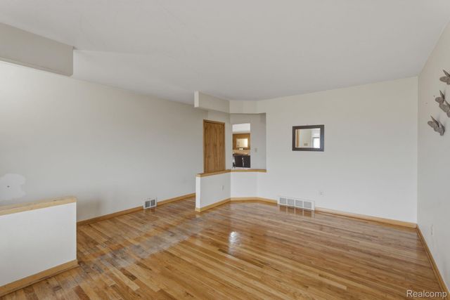 14135 Ivanhoe Drive, Warren, MI 48088