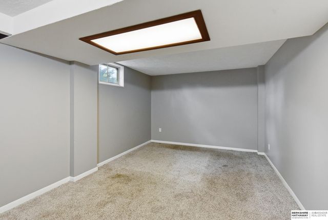 9634 Spaulding Street, Omaha, NE 68134