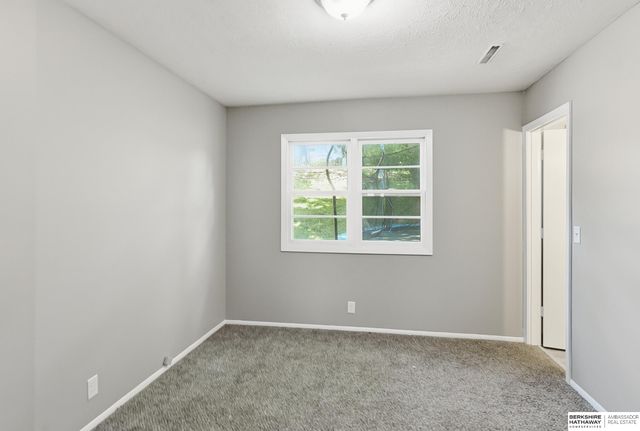 9634 Spaulding Street, Omaha, NE 68134