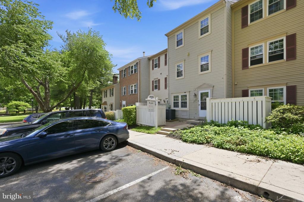 Image 2 of property listing at 11456 FRUITWOOD WAY #95, Germantown, MD 20876