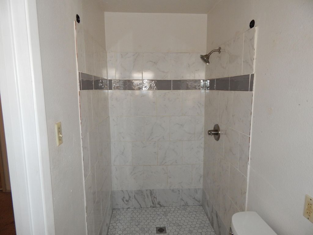 Image 8 of property listing at 822 Stonewall Drive, San Angelo, TX 76905