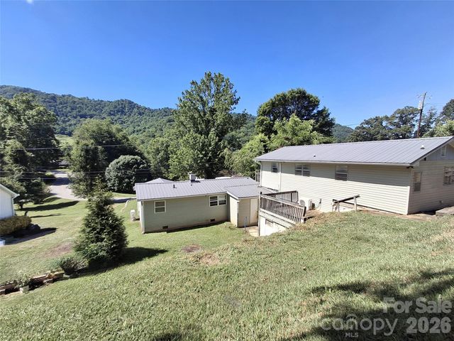 2795 Old Henson Cove Road, Canton, NC 28716
