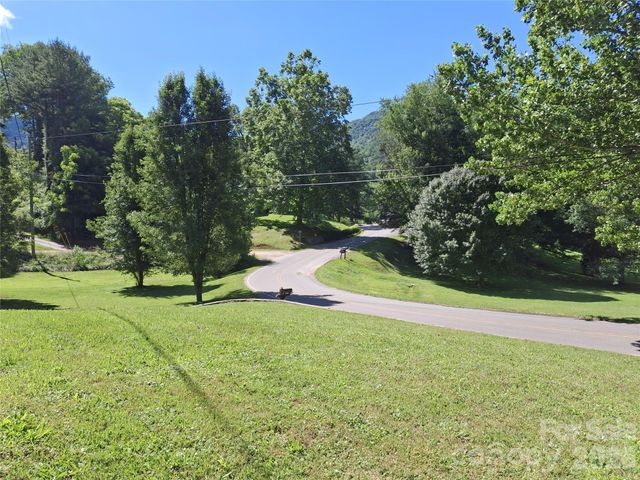 2795 Old Henson Cove Road, Canton, NC 28716