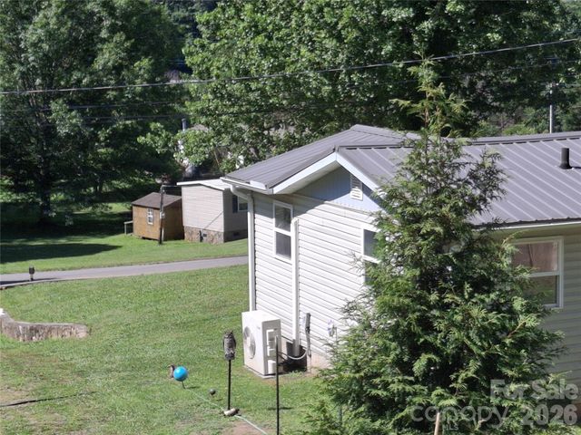 2795 Old Henson Cove Road, Canton, NC 28716