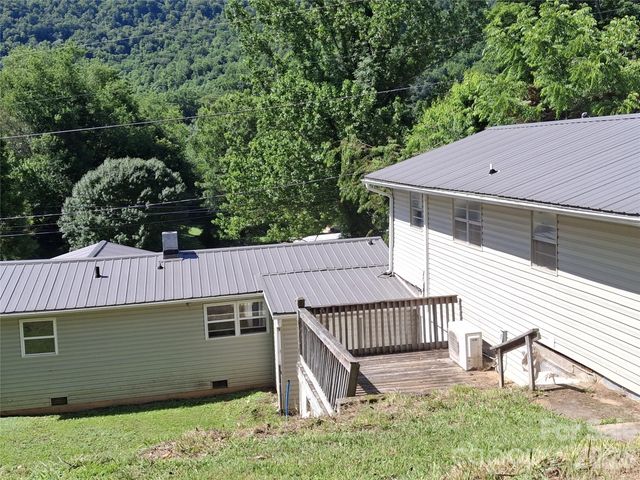 2795 Old Henson Cove Road, Canton, NC 28716