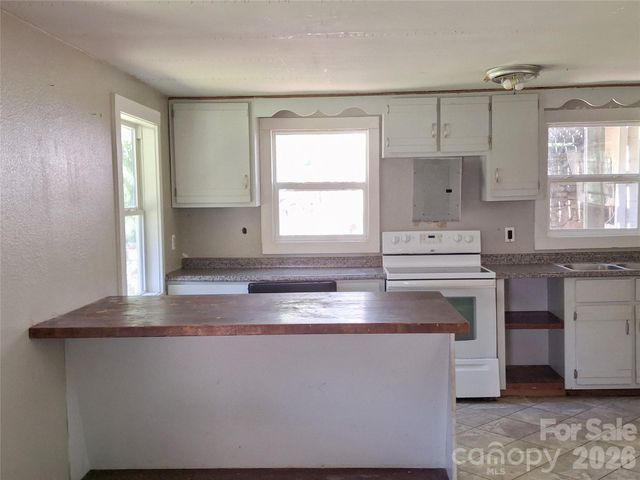 2795 Old Henson Cove Road, Canton, NC 28716