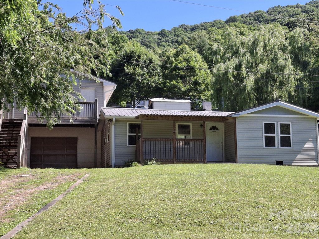 2795 Old Henson Cove Road, Canton, NC 28716