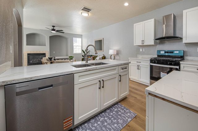 8271 Shay Cir, Stockton, CA 95212