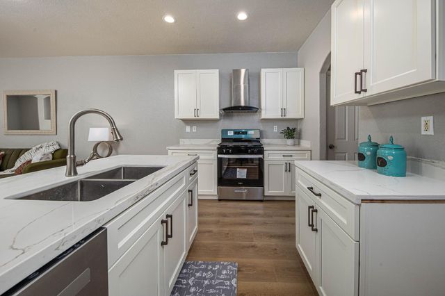 8271 Shay Cir, Stockton, CA 95212