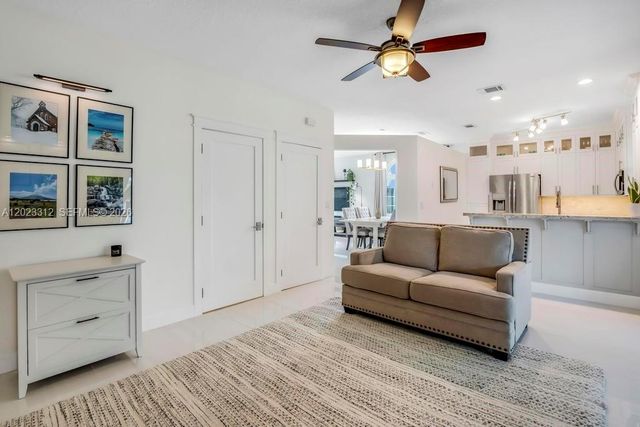 690 NW 159th Ln, Pembroke Pines, FL 33028