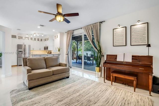 690 NW 159th Ln, Pembroke Pines, FL 33028