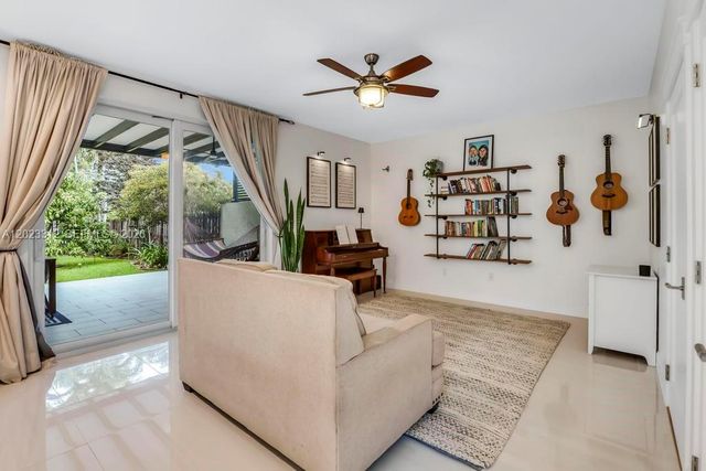 690 NW 159th Ln, Pembroke Pines, FL 33028