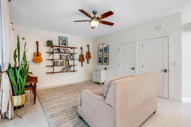 690 NW 159th Ln, Pembroke Pines, FL 33028