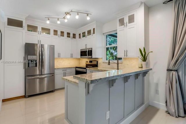 690 NW 159th Ln, Pembroke Pines, FL 33028