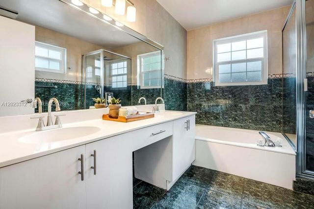 690 NW 159th Ln, Pembroke Pines, FL 33028