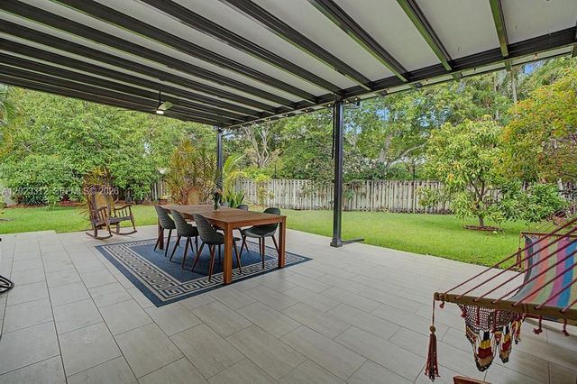 690 NW 159th Ln, Pembroke Pines, FL 33028