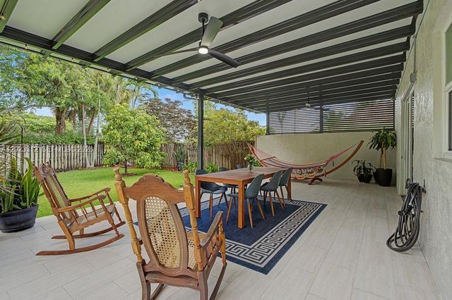690 NW 159th Ln, Pembroke Pines, FL 33028