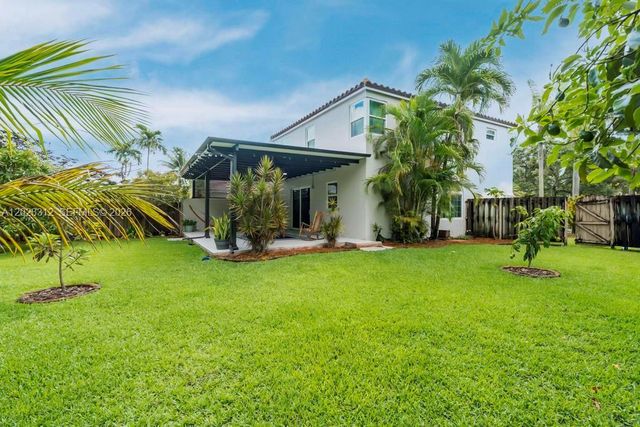 690 NW 159th Ln, Pembroke Pines, FL 33028