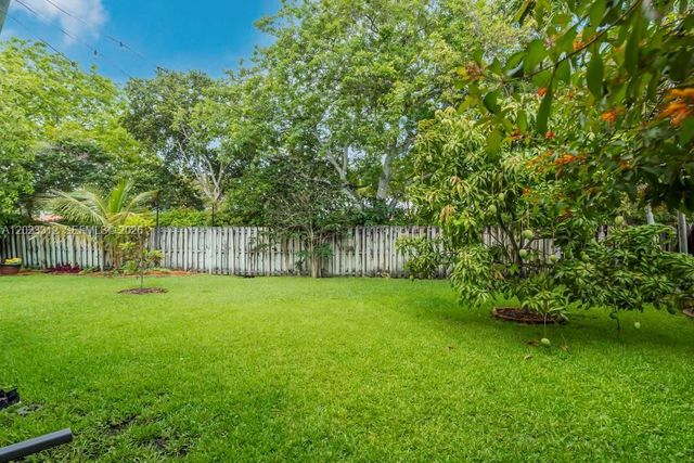 690 NW 159th Ln, Pembroke Pines, FL 33028