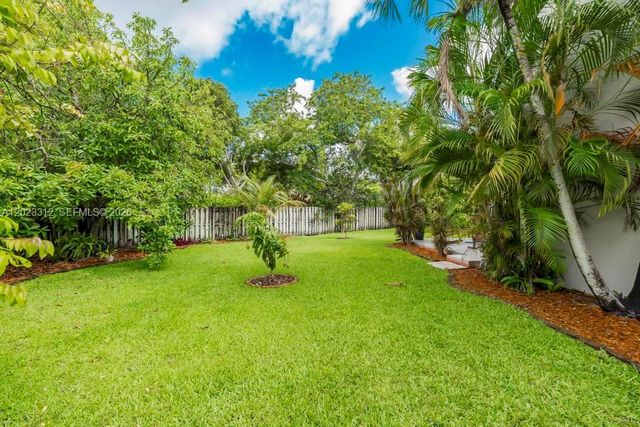 690 NW 159th Ln, Pembroke Pines, FL 33028