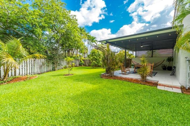 690 NW 159th Ln, Pembroke Pines, FL 33028