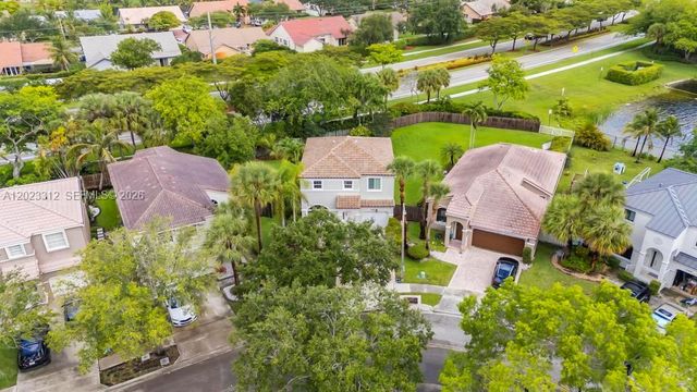 690 NW 159th Ln, Pembroke Pines, FL 33028