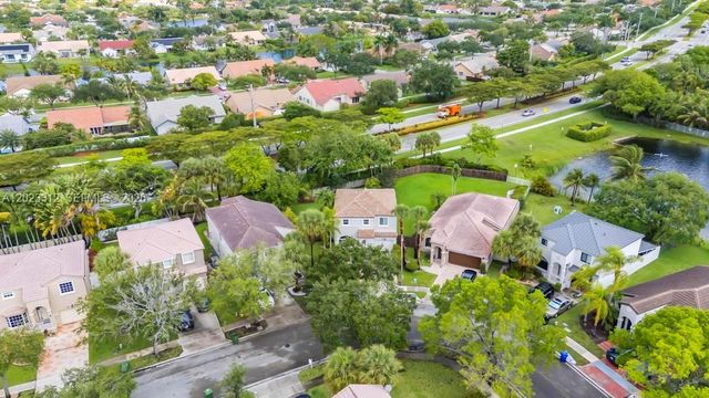 690 NW 159th Ln, Pembroke Pines, FL 33028
