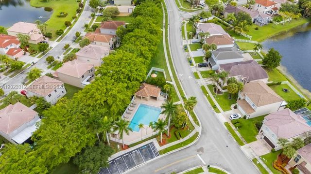 690 NW 159th Ln, Pembroke Pines, FL 33028