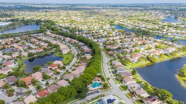 690 NW 159th Ln, Pembroke Pines, FL 33028
