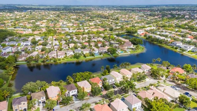 690 NW 159th Ln, Pembroke Pines, FL 33028