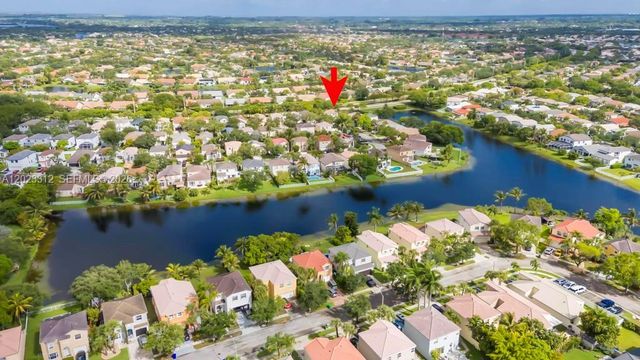 690 NW 159th Ln, Pembroke Pines, FL 33028
