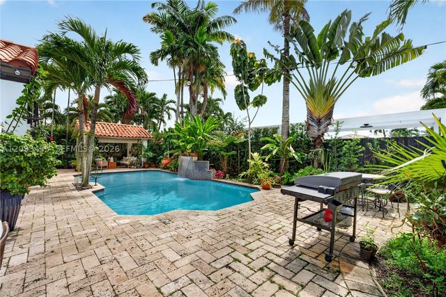 13310 NW 8th St, Miami, FL 33182