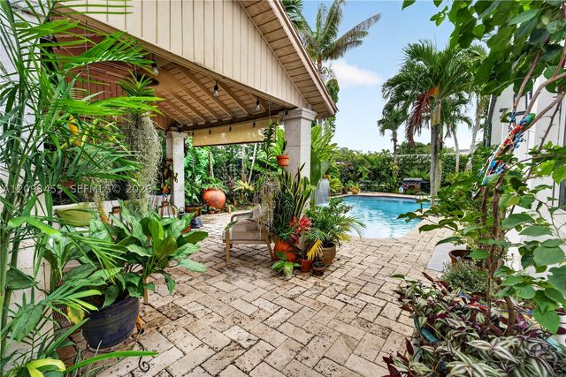 13310 NW 8th St, Miami, FL 33182