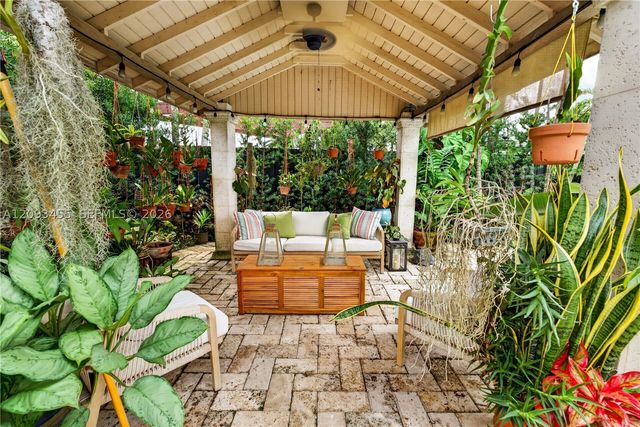 13310 NW 8th St, Miami, FL 33182