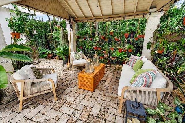13310 NW 8th St, Miami, FL 33182