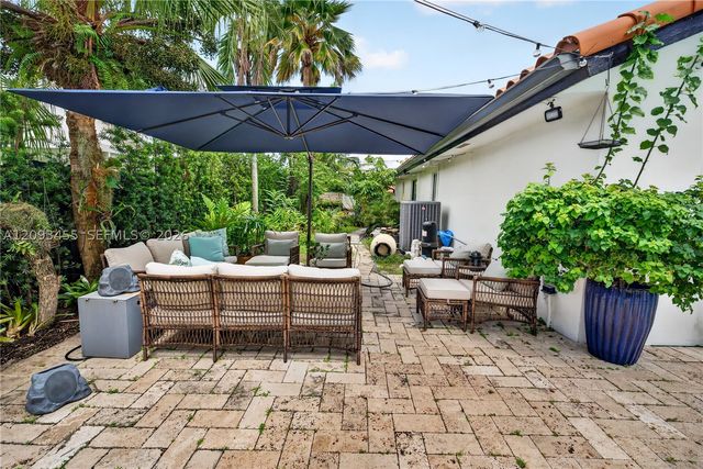 13310 NW 8th St, Miami, FL 33182