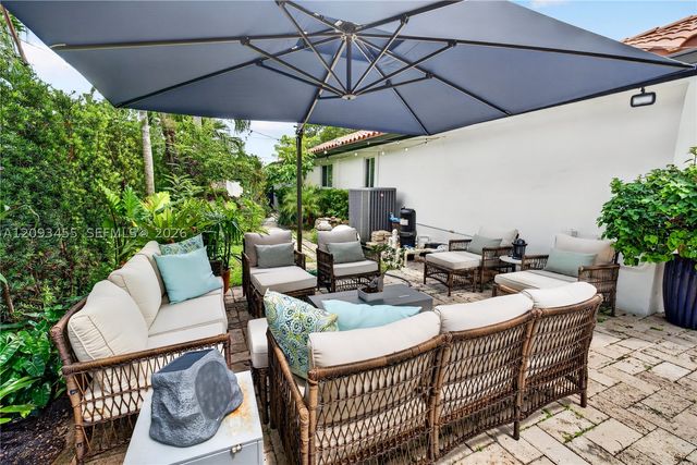 13310 NW 8th St, Miami, FL 33182