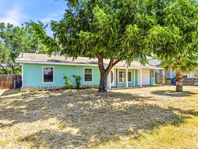 706 4th. St., Floresville, TX 78114
