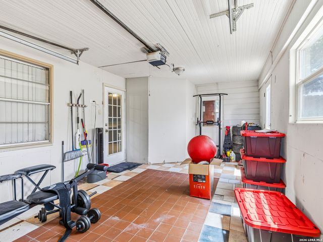 706 4th. St., Floresville, TX 78114